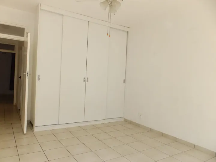 2 Bedroom Flat in Lambton – photo 3