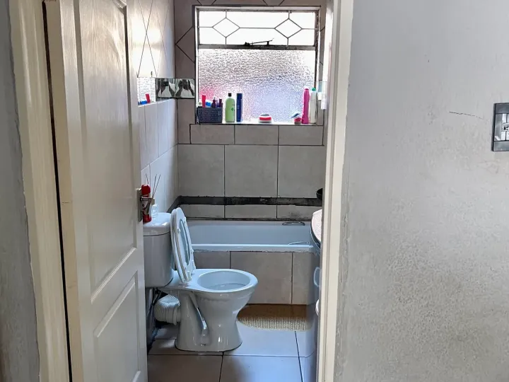2 Bedroom Ground floor Flat in Elsburg – photo 4